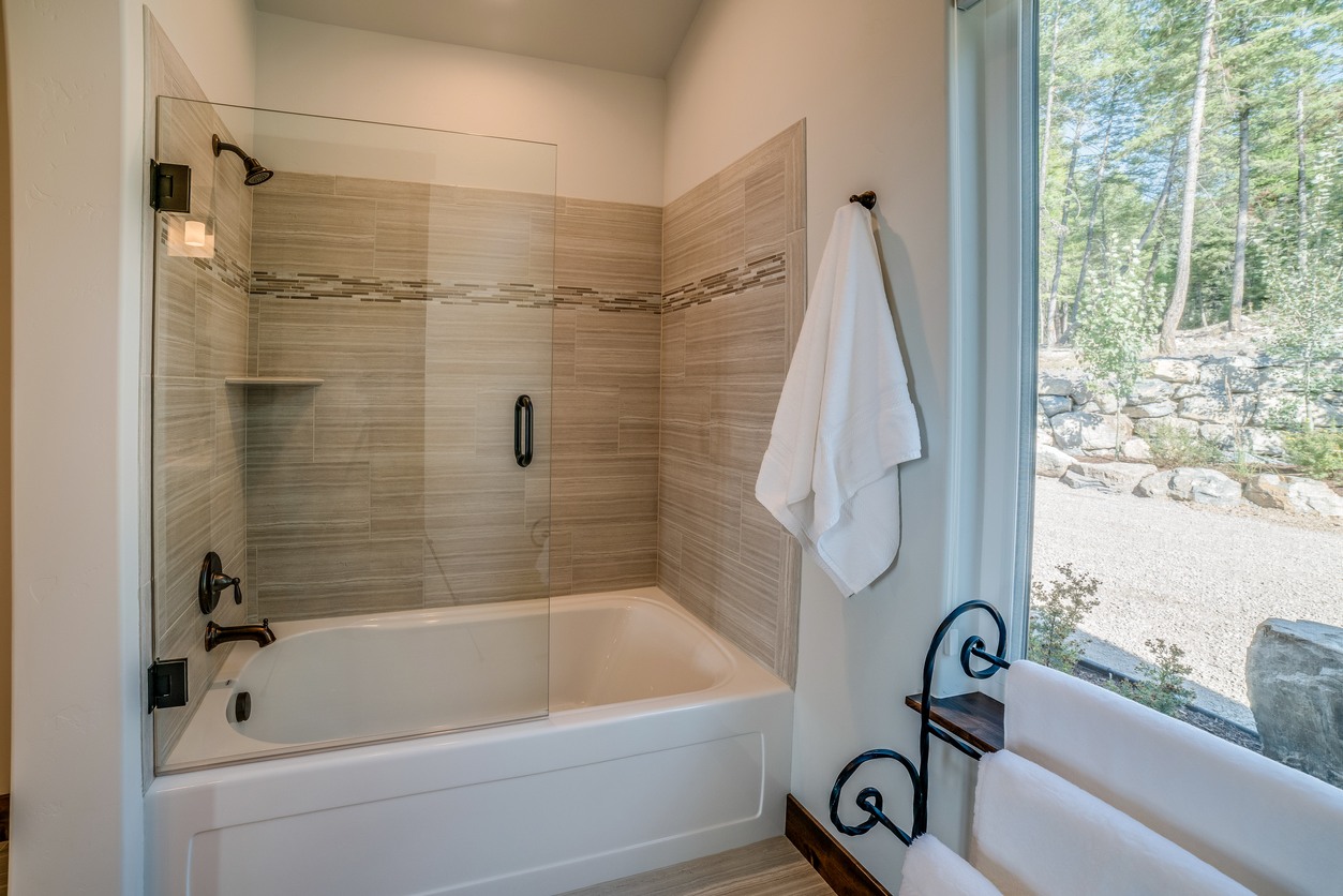 Shower & Tub Installation in Tavernier